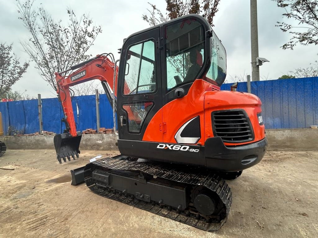 Doosan DX 60 - Mini-ekskavators: foto 4 Doosan DX 60 - Mini-ekskavators: foto 4