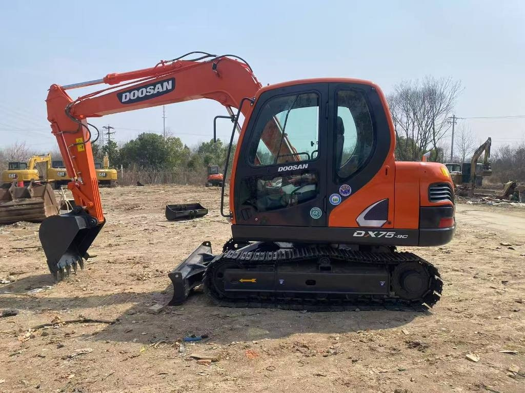 Doosan DX 75-9 C - Mini-ekskavators: foto 1 Doosan DX 75-9 C - Mini-ekskavators: foto 1