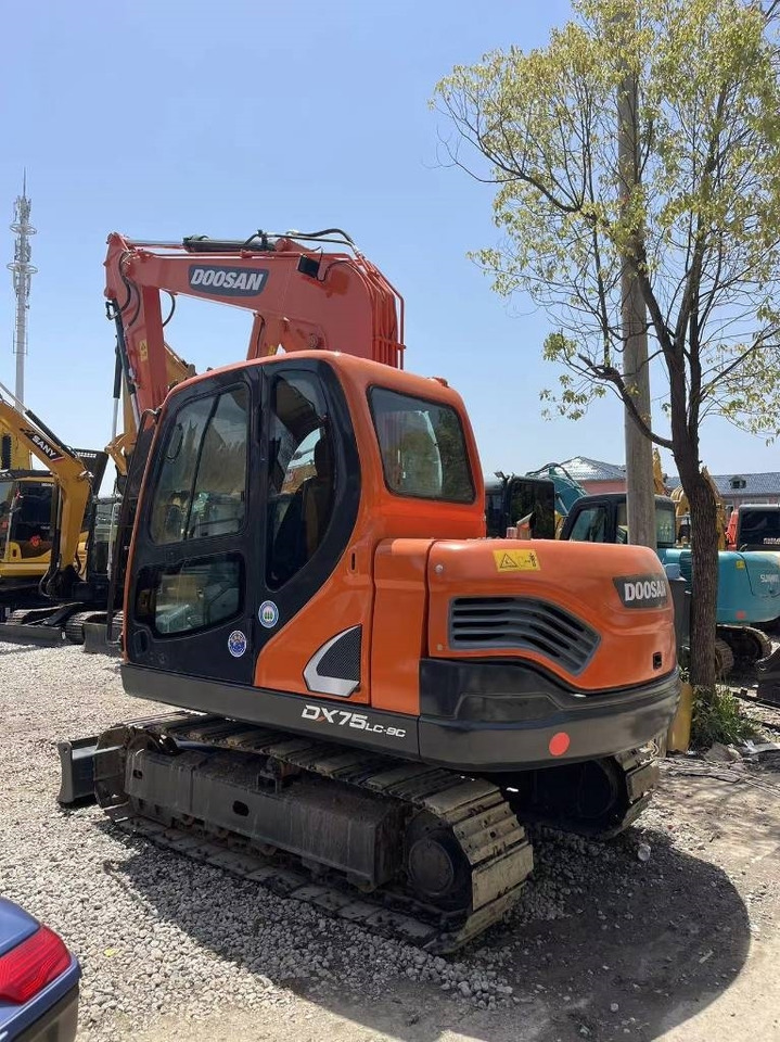 Doosan DX75 - Mini-ekskavators: foto 1 Doosan DX75 - Mini-ekskavators: foto 1
