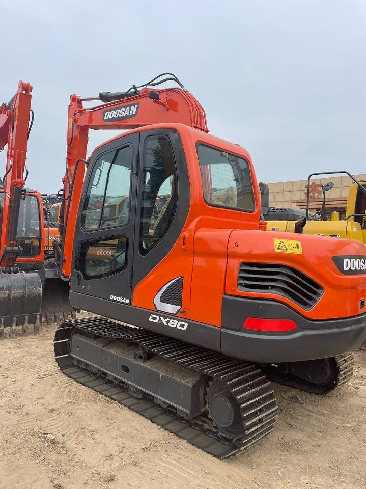 Doosan DX80 - Mini-ekskavators: foto 1 Doosan DX80 - Mini-ekskavators: foto 1