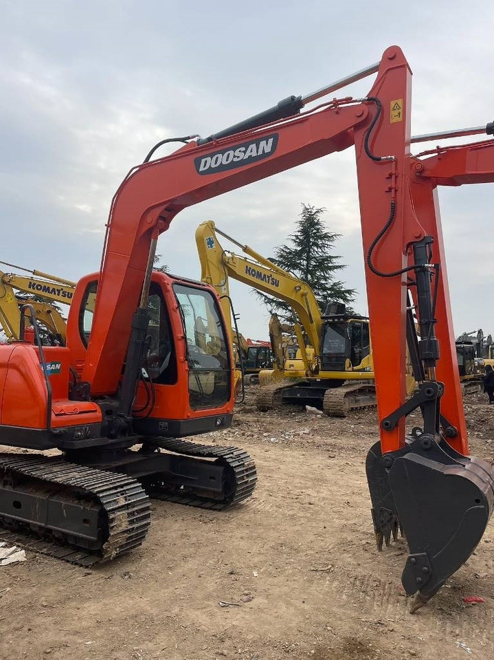 Doosan DX80 - Mini-ekskavators: foto 2 Doosan DX80 - Mini-ekskavators: foto 2