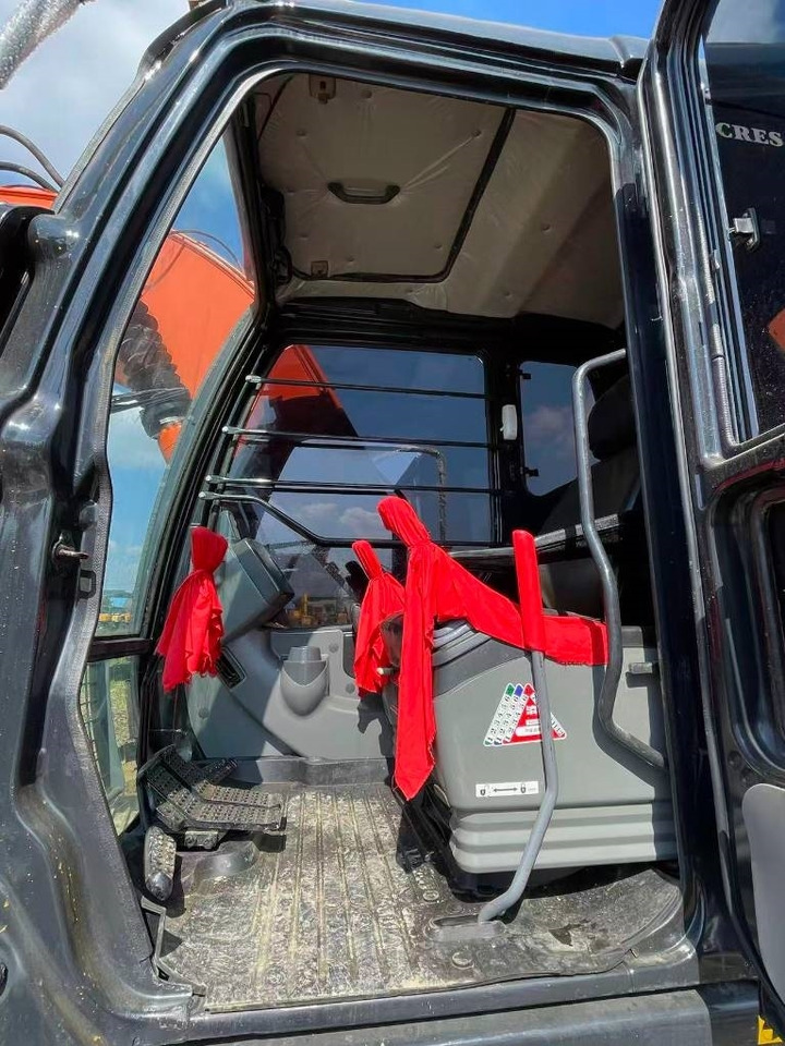 Hitachi ZX 120 - Kāpurķēžu ekskavators: foto 3 Hitachi ZX 120 - Kāpurķēžu ekskavators: foto 3