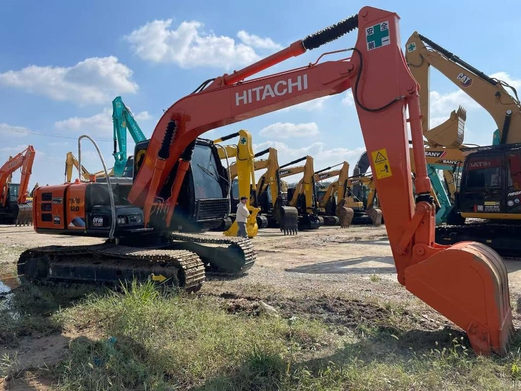 Hitachi ZX 120 - Kāpurķēžu ekskavators: foto 5 Hitachi ZX 120 - Kāpurķēžu ekskavators: foto 5