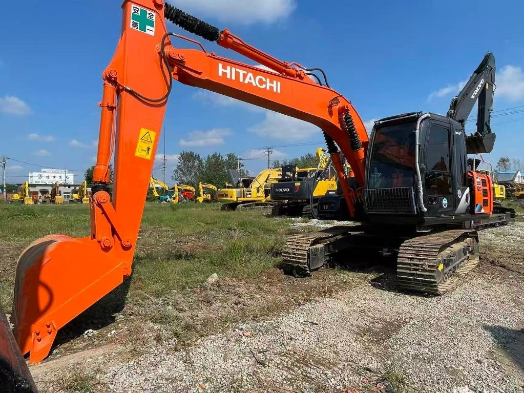 Hitachi ZX 120 - Kāpurķēžu ekskavators: foto 2 Hitachi ZX 120 - Kāpurķēžu ekskavators: foto 2