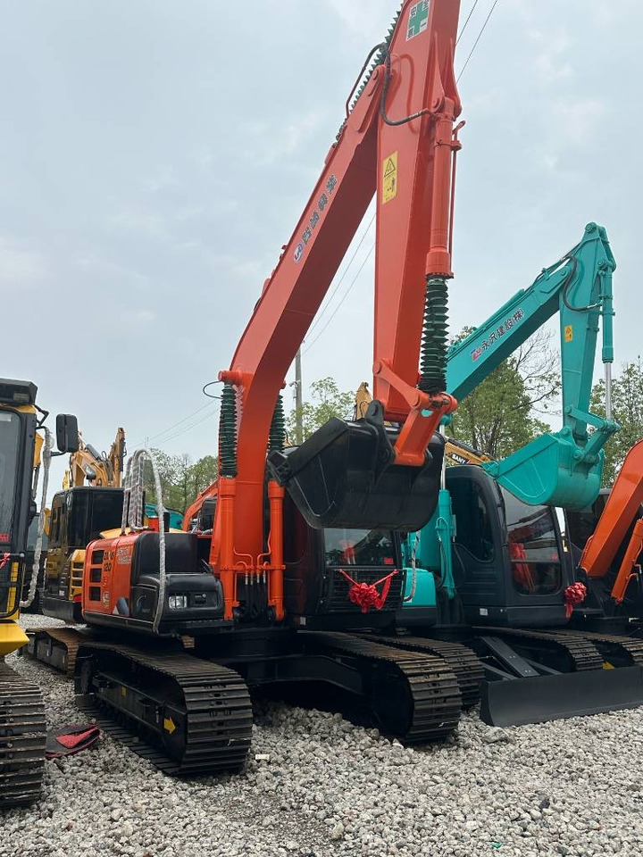 Hitachi ZX 120 - Kāpurķēžu ekskavators: foto 1 Hitachi ZX 120 - Kāpurķēžu ekskavators: foto 1