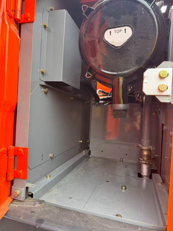 Kāpurķēžu ekskavators Hitachi ZX 200: foto 8 Kāpurķēžu ekskavators Hitachi ZX 200: foto 8