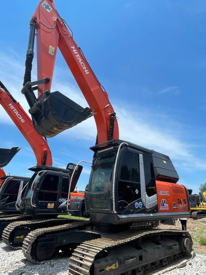 Hitachi ZX 240 - Kāpurķēžu ekskavators: foto 1 Hitachi ZX 240 - Kāpurķēžu ekskavators: foto 1