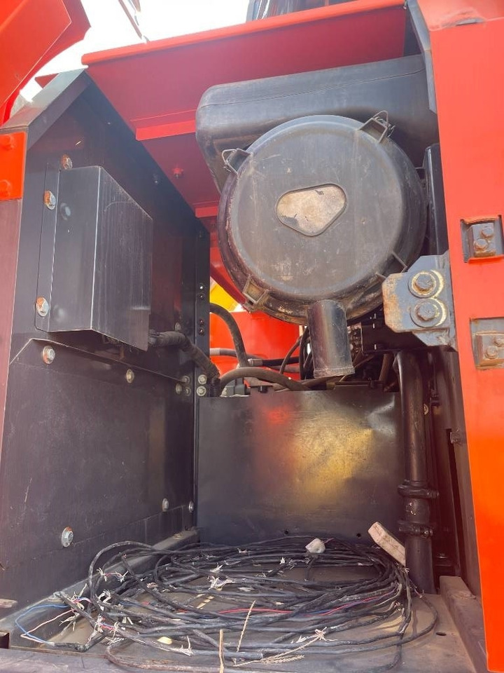 Kāpurķēžu ekskavators Hitachi ZX 240: foto 8