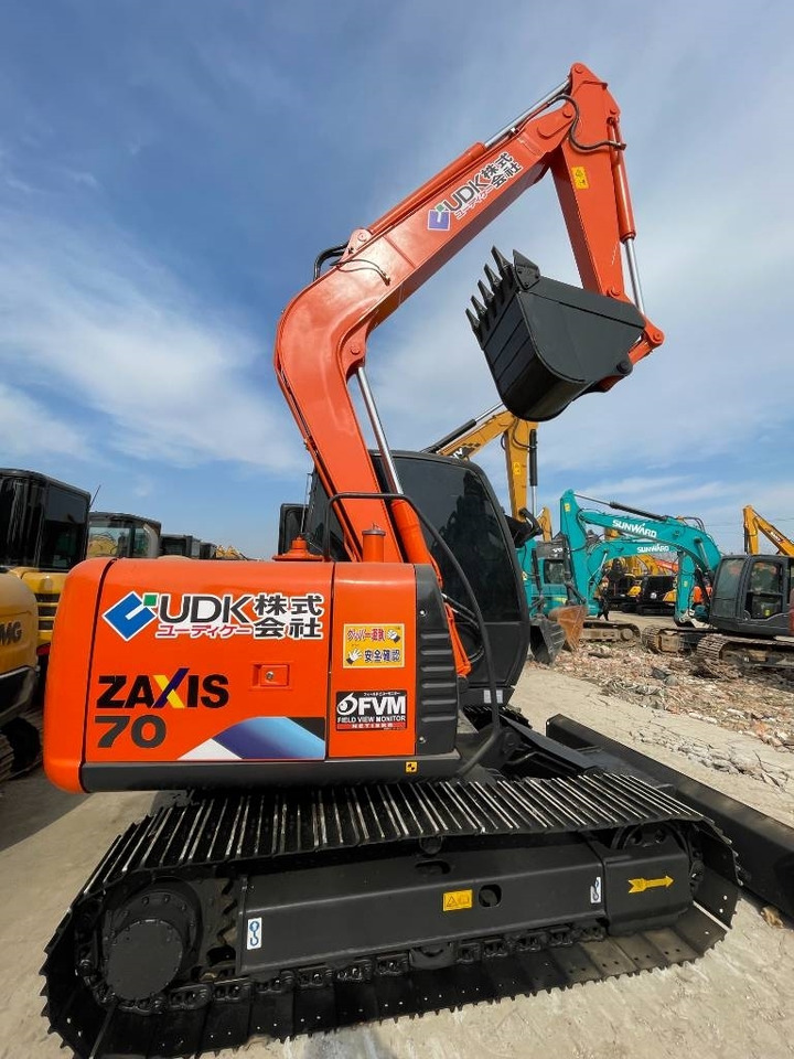 Mini-ekskavators Hitachi ZX70: foto 1