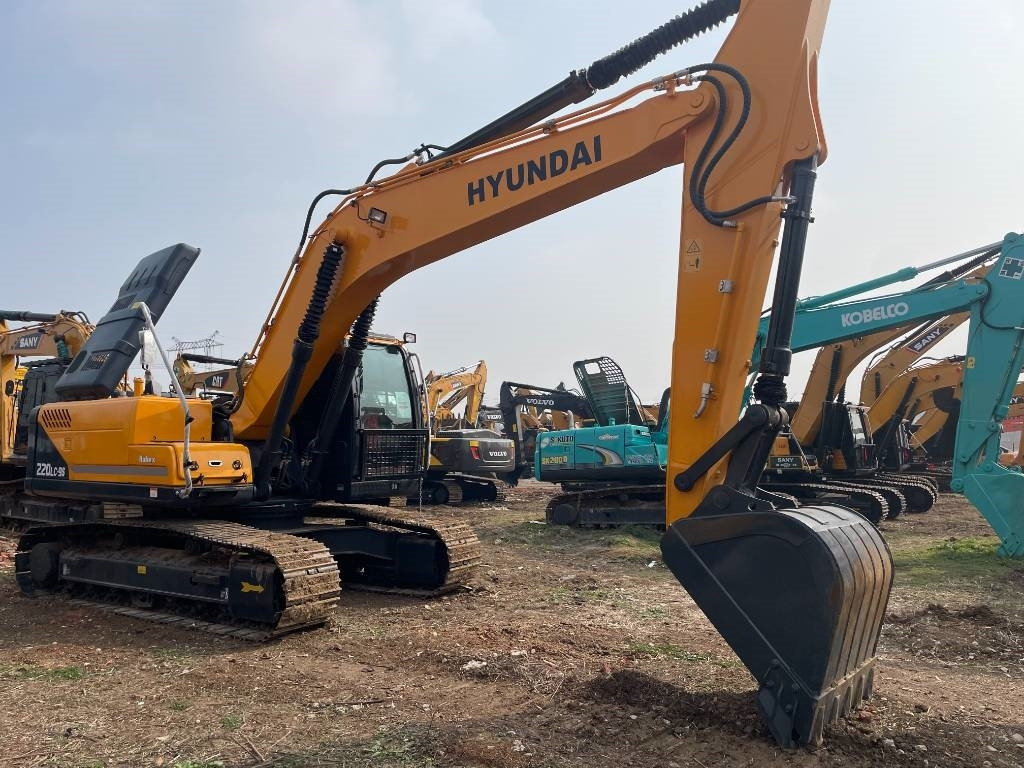 Hyundai 220 - Kāpurķēžu ekskavators: foto 3 Hyundai 220 - Kāpurķēžu ekskavators: foto 3