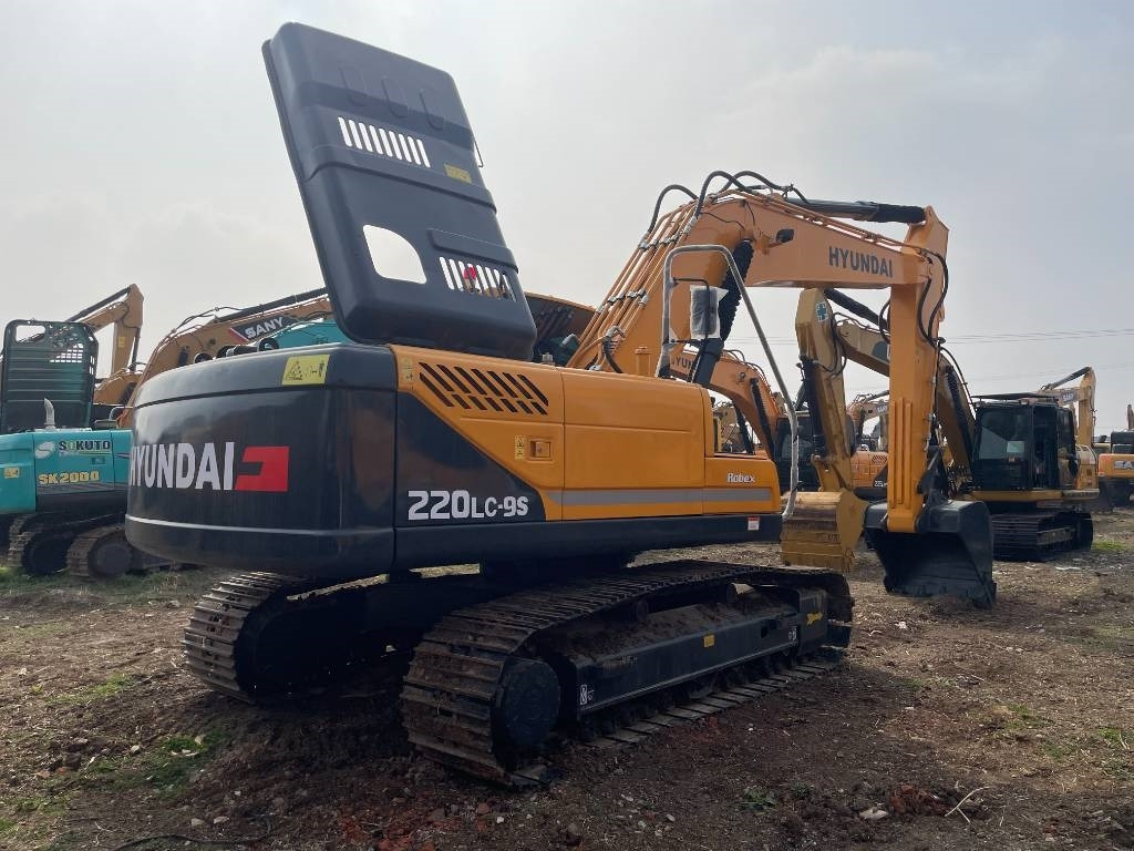 Hyundai 220 - Kāpurķēžu ekskavators: foto 4 Hyundai 220 - Kāpurķēžu ekskavators: foto 4