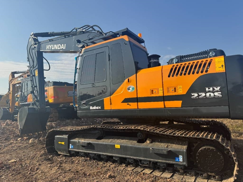Hyundai HX 220 - Kāpurķēžu ekskavators: foto 2 Hyundai HX 220 - Kāpurķēžu ekskavators: foto 2
