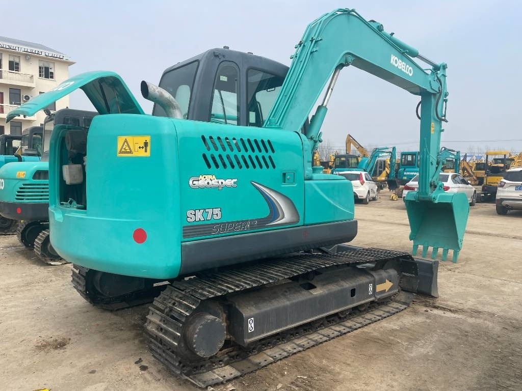 Kobelco SK 75 - Kāpurķēžu ekskavators: foto 2 Kobelco SK 75 - Kāpurķēžu ekskavators: foto 2