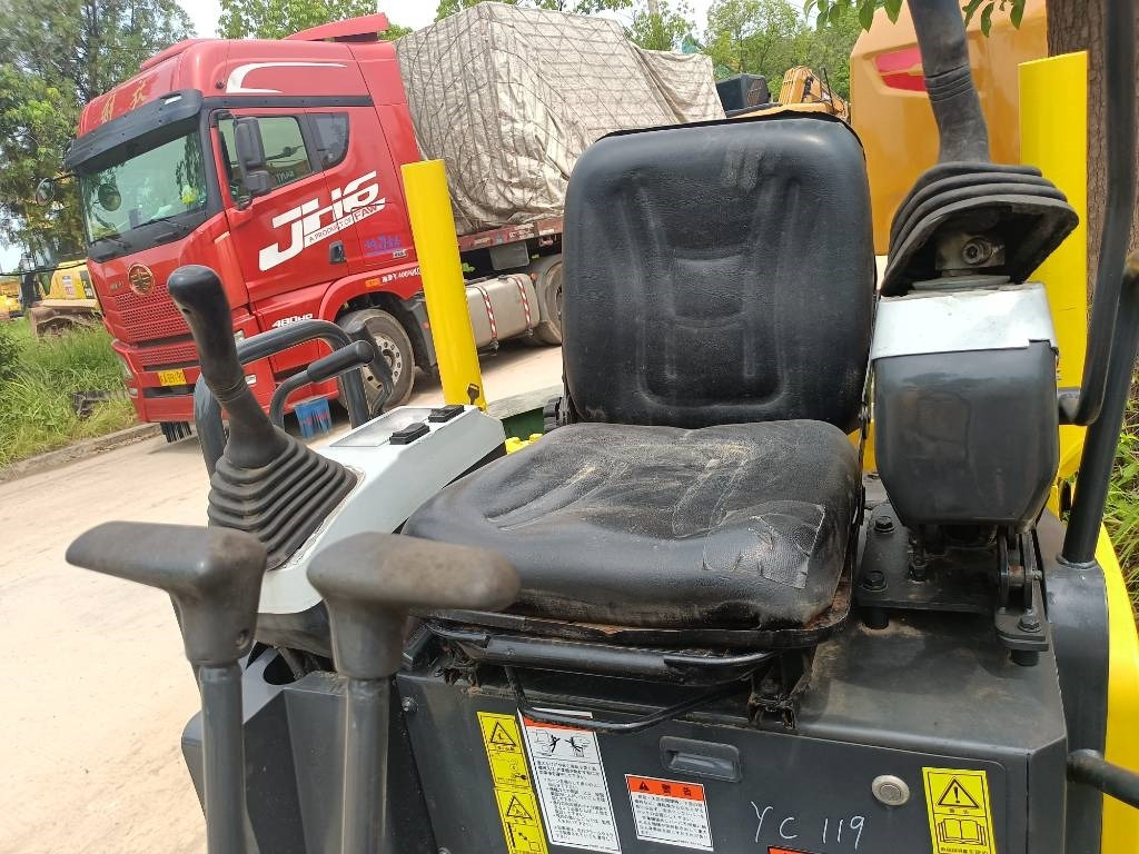 Komatsu PC 18 - Kāpurķēžu ekskavators: foto 4 Komatsu PC 18 - Kāpurķēžu ekskavators: foto 4