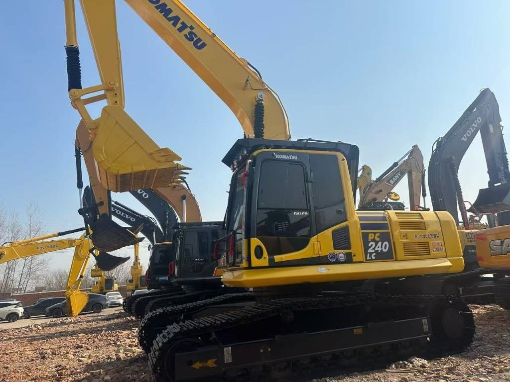 Komatsu PC 240 - Kāpurķēžu ekskavators: foto 2 Komatsu PC 240 - Kāpurķēžu ekskavators: foto 2