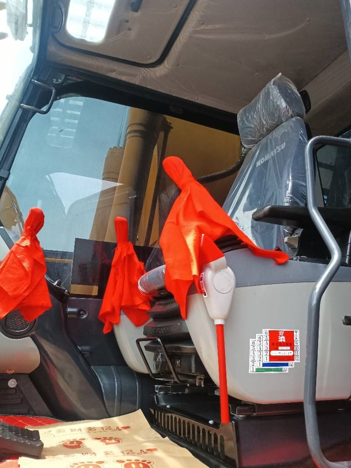 Komatsu PC 240 - Kāpurķēžu ekskavators: foto 4 Komatsu PC 240 - Kāpurķēžu ekskavators: foto 4