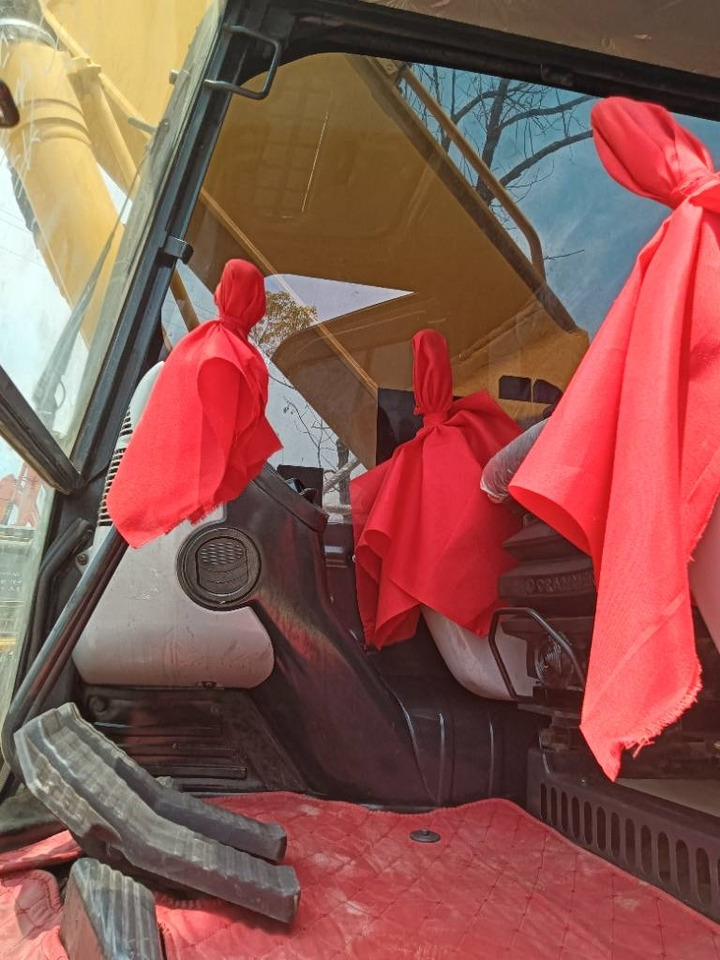 Komatsu PC 240 - Kāpurķēžu ekskavators: foto 4 Komatsu PC 240 - Kāpurķēžu ekskavators: foto 4