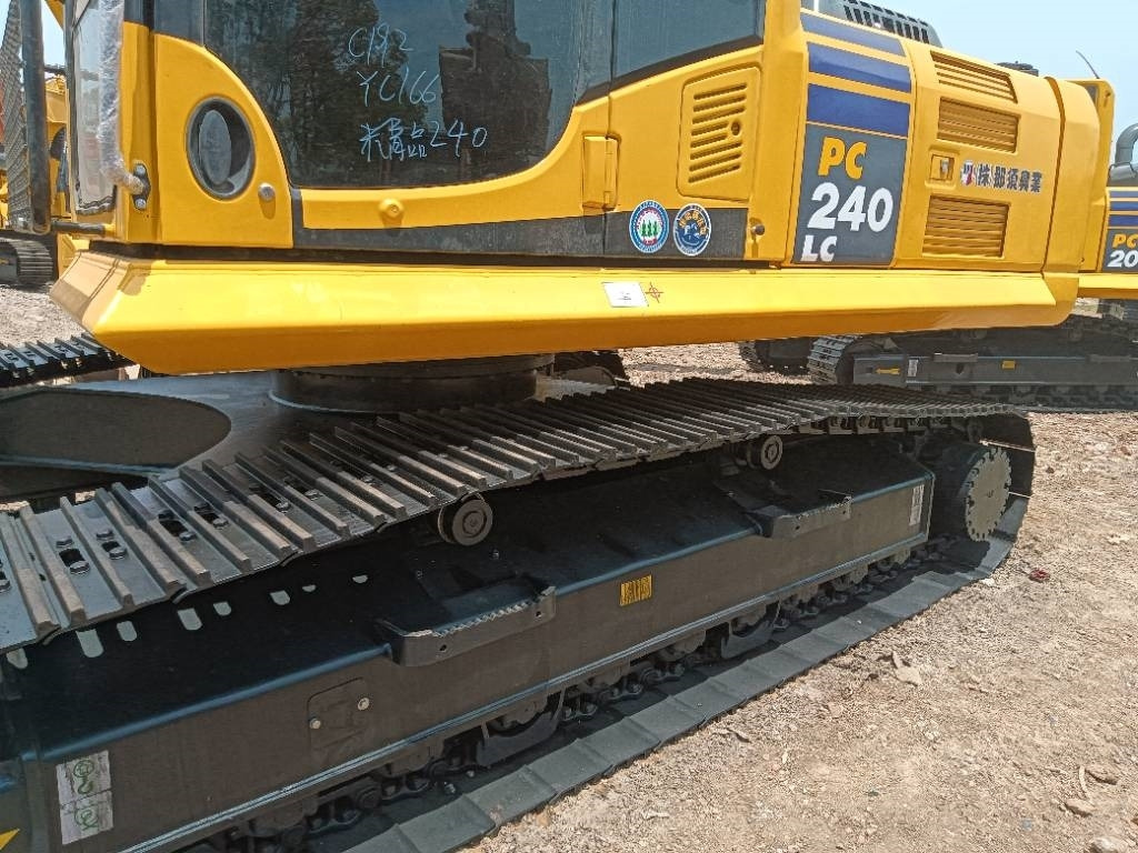 Komatsu PC 240 - Kāpurķēžu ekskavators: foto 2 Komatsu PC 240 - Kāpurķēžu ekskavators: foto 2