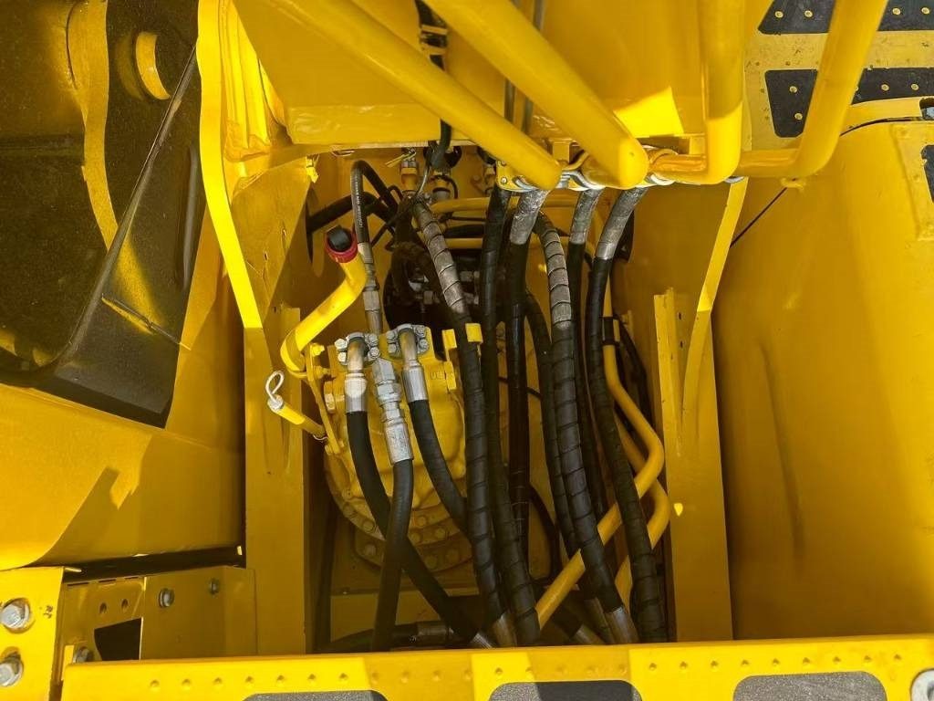 Komatsu PC 240 - Kāpurķēžu ekskavators: foto 3 Komatsu PC 240 - Kāpurķēžu ekskavators: foto 3