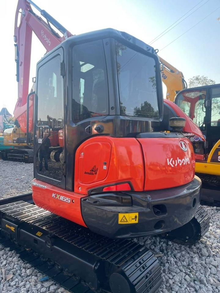 Kubota 165 - Kāpurķēžu ekskavators: foto 1 Kubota 165 - Kāpurķēžu ekskavators: foto 1