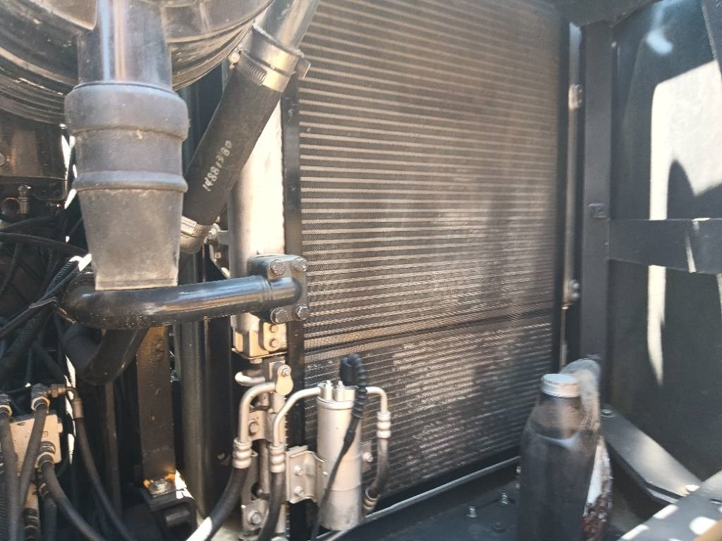 Jaunā Kāpurķēžu ekskavators Volvo EC 140: foto 8