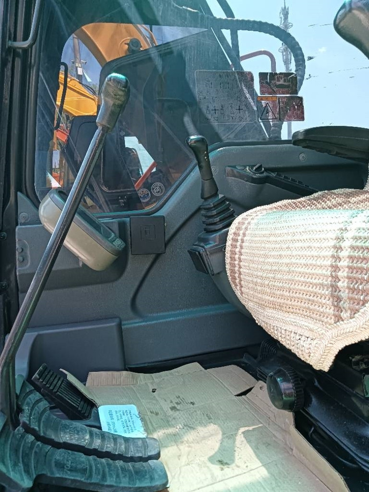 Jaunā Kāpurķēžu ekskavators Volvo EC 140: foto 9