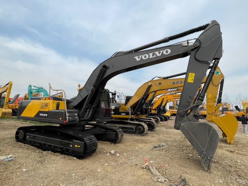 Volvo EC 240 - Kāpurķēžu ekskavators: foto 1 Volvo EC 240 - Kāpurķēžu ekskavators: foto 1