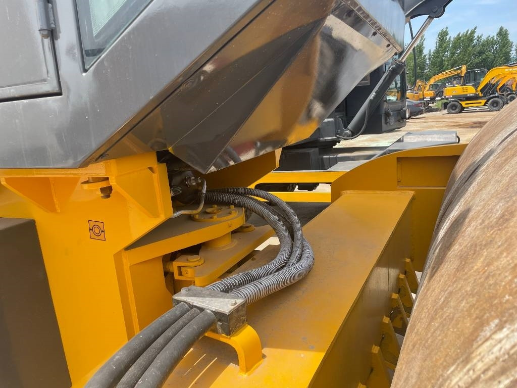 XCMG XS 223 J - Vibrorullis: foto 3 XCMG XS 223 J - Vibrorullis: foto 3