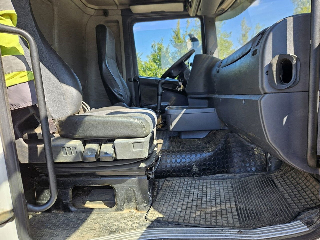 Kravas automašīna pašizgāzējs Scania R420 8x4 - Tipper - full spring - 2007 year: foto 23