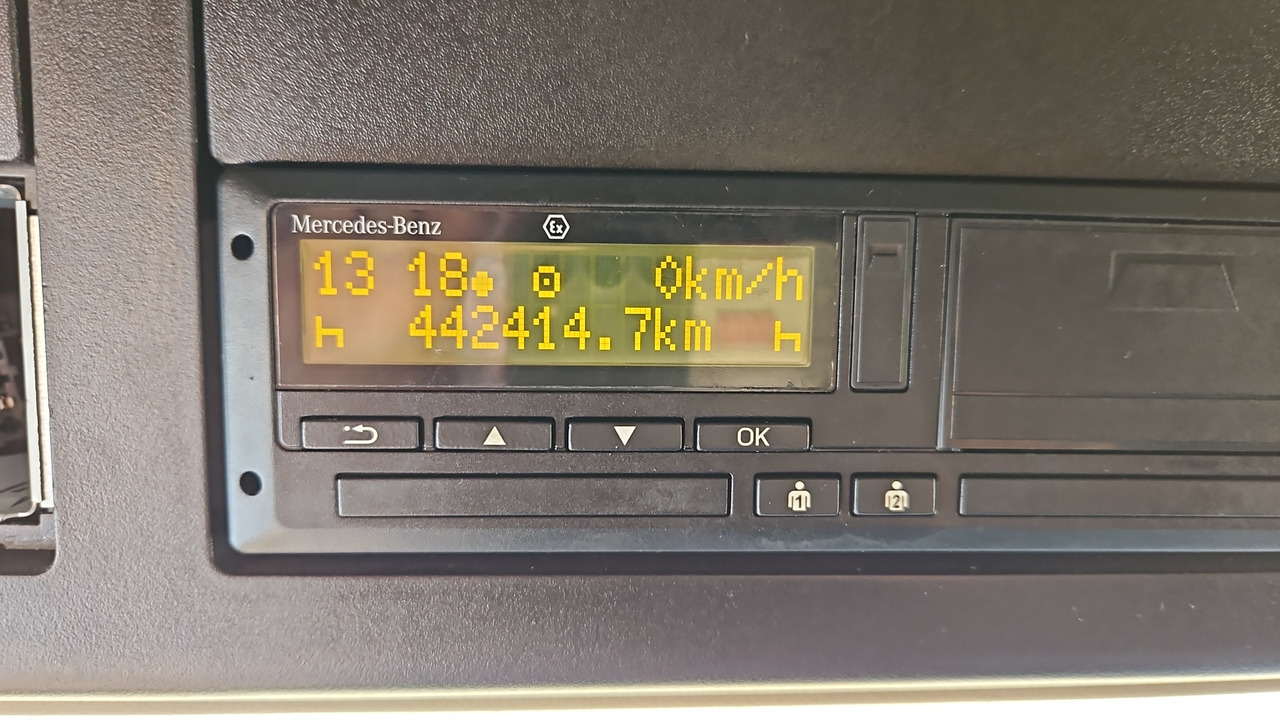 Vilcējs Mercedes-Benz Actros 1851: foto 6