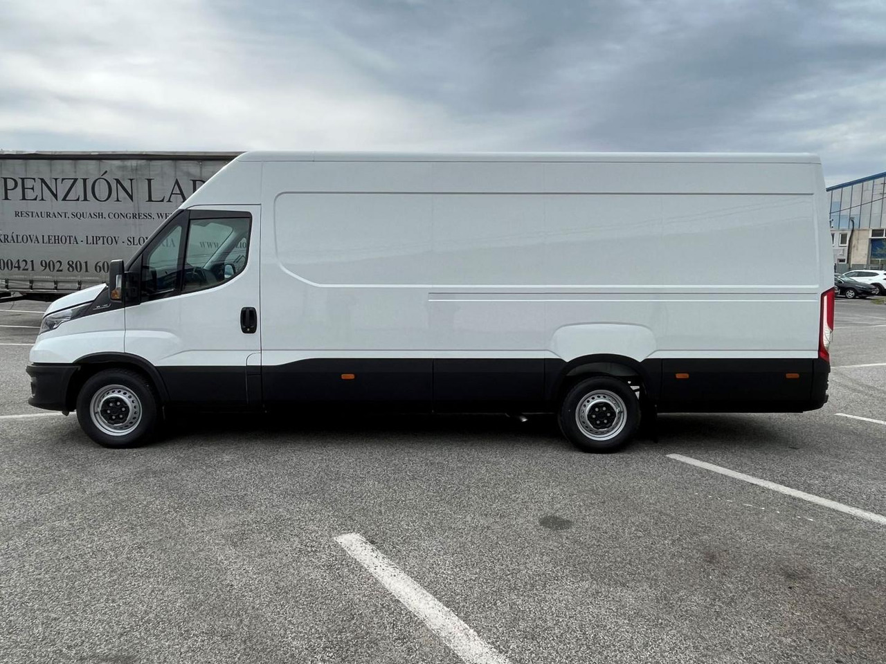 Iveco DAILY VAN, 3.0 D 176k, 35S18H V Evolution H2 - Kravas mikroautobuss: foto 2 Iveco DAILY VAN, 3.0 D 176k, 35S18H V Evolution H2 - Kravas mikroautobuss: foto 2