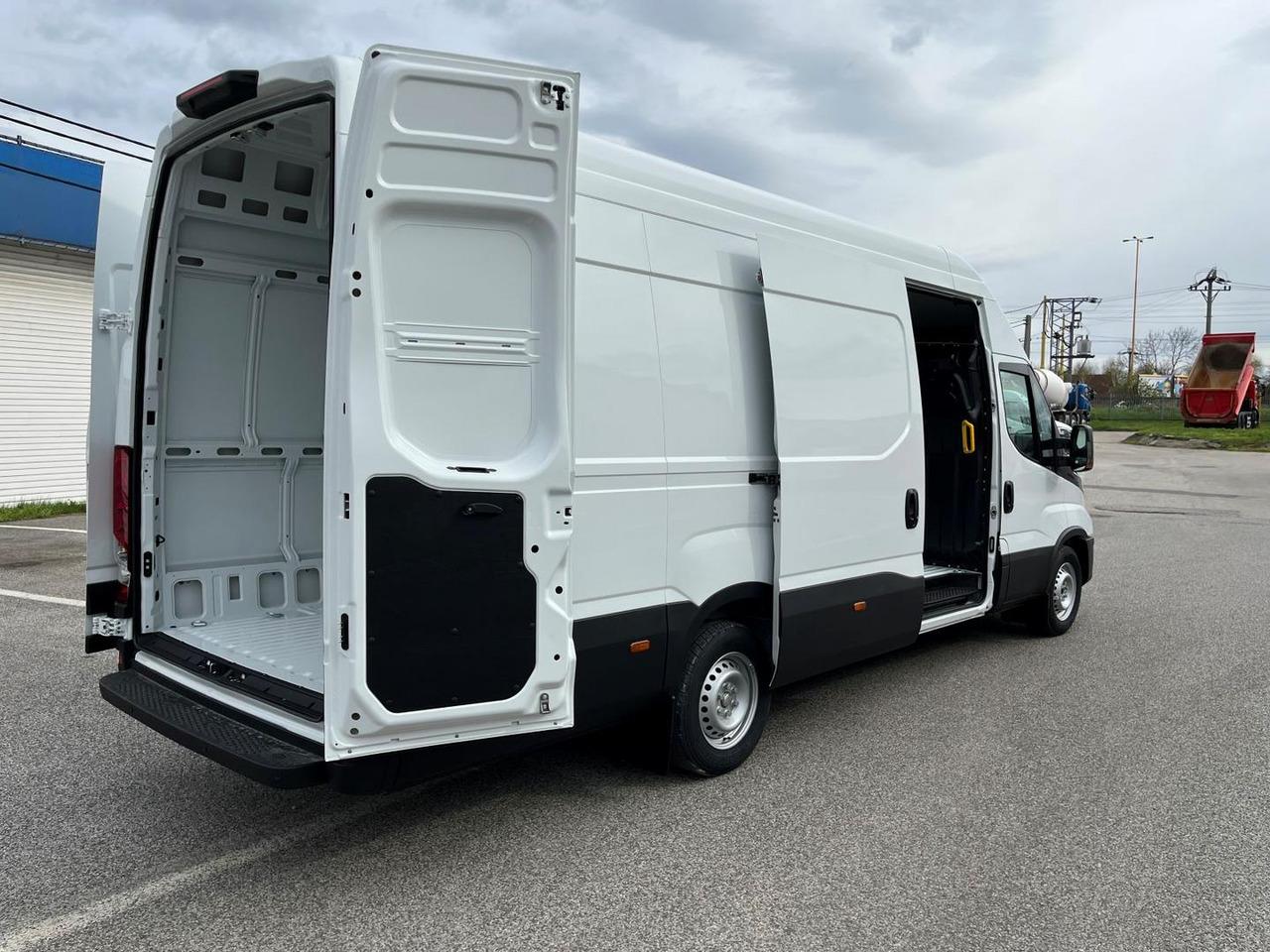 Iveco DAILY VAN, 3.0 D 176k, 35S18H V Evolution H3 - Kravas mikroautobuss: foto 4 Iveco DAILY VAN, 3.0 D 176k, 35S18H V Evolution H3 - Kravas mikroautobuss: foto 4