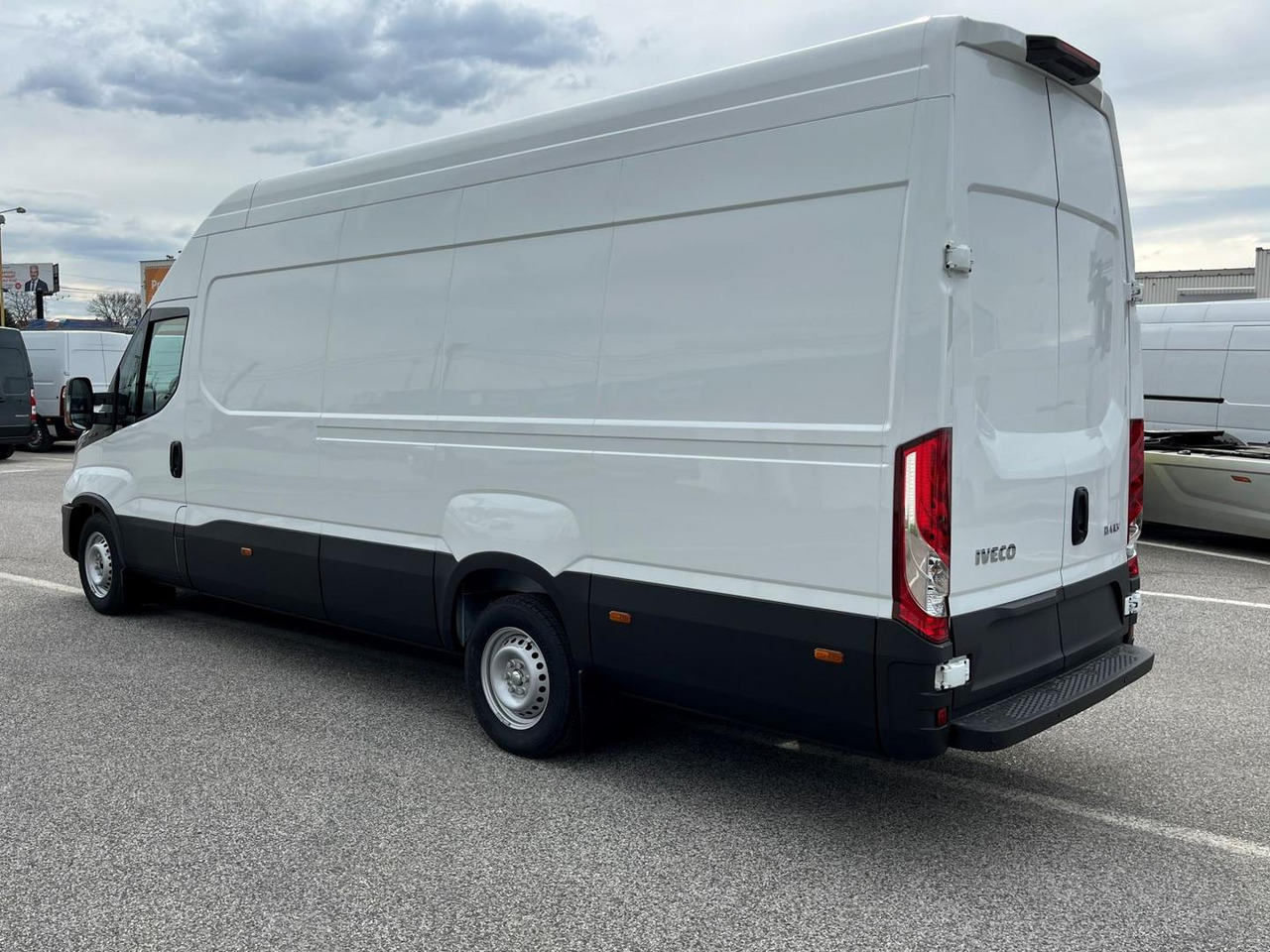 Iveco DAILY VAN, 3.0 D 176k, 35S18H V Evolution H3 - Kravas mikroautobuss: foto 2 Iveco DAILY VAN, 3.0 D 176k, 35S18H V Evolution H3 - Kravas mikroautobuss: foto 2