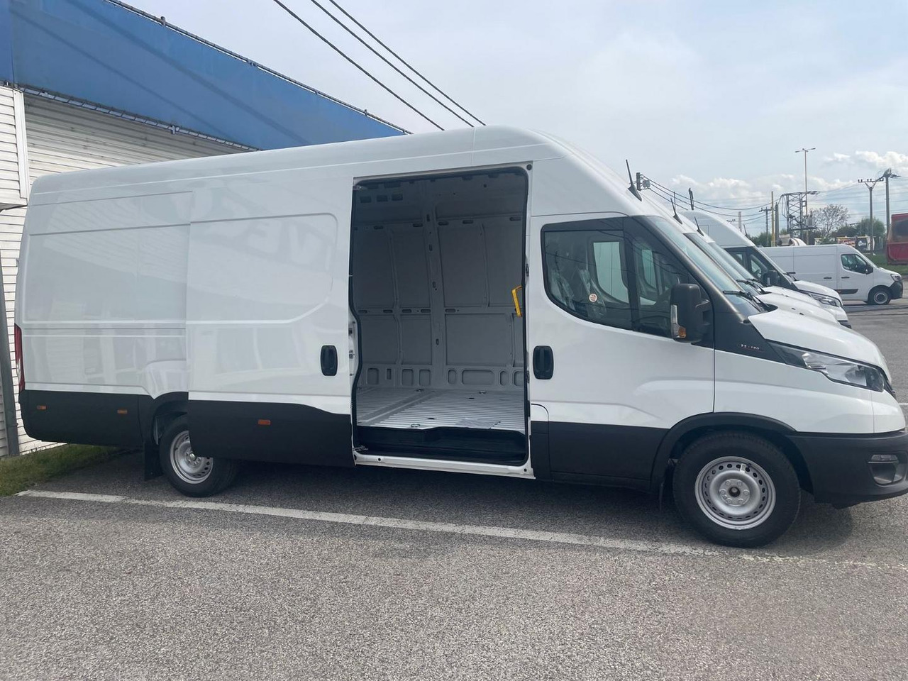 Iveco DAILY VAN, 3.0 D 176k, 35S18H V Evolution H3 - Kravas mikroautobuss: foto 5 Iveco DAILY VAN, 3.0 D 176k, 35S18H V Evolution H3 - Kravas mikroautobuss: foto 5