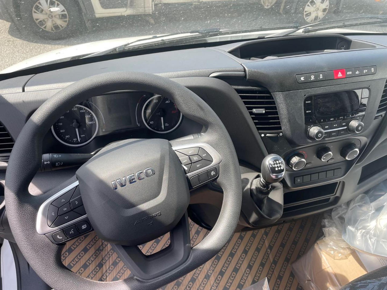 Iveco DAILY VAN, 3.0 D 176k, 35S18H V Evolution H3 - Kravas mikroautobuss: foto 3 Iveco DAILY VAN, 3.0 D 176k, 35S18H V Evolution H3 - Kravas mikroautobuss: foto 3