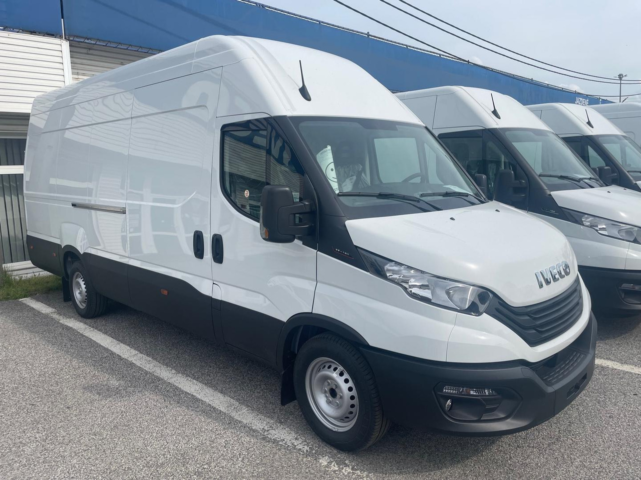 Iveco DAILY VAN, 3.0 D 176k, 35S18H V Evolution H3 - Kravas mikroautobuss: foto 1 Iveco DAILY VAN, 3.0 D 176k, 35S18H V Evolution H3 - Kravas mikroautobuss: foto 1