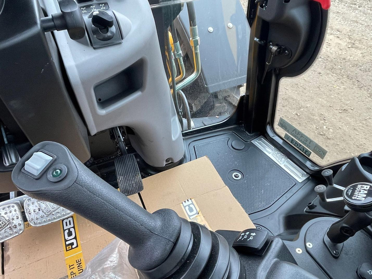 Ekskavators-iekrāvējs JCB 4CX, PRO, AEC: foto 20 Ekskavators-iekrāvējs JCB 4CX, PRO, AEC: foto 20