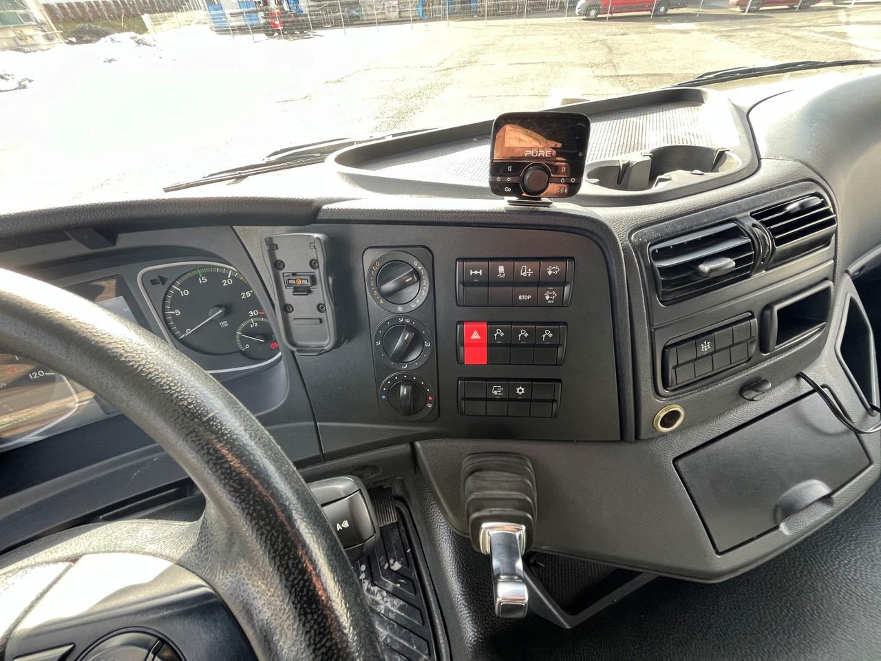 Bortu kravas automašīna/ Platforma, Kravas auto ar manipulatoru Mercedes truck ATEGO, 1527, Crane HMF 1120 - K5: foto 19