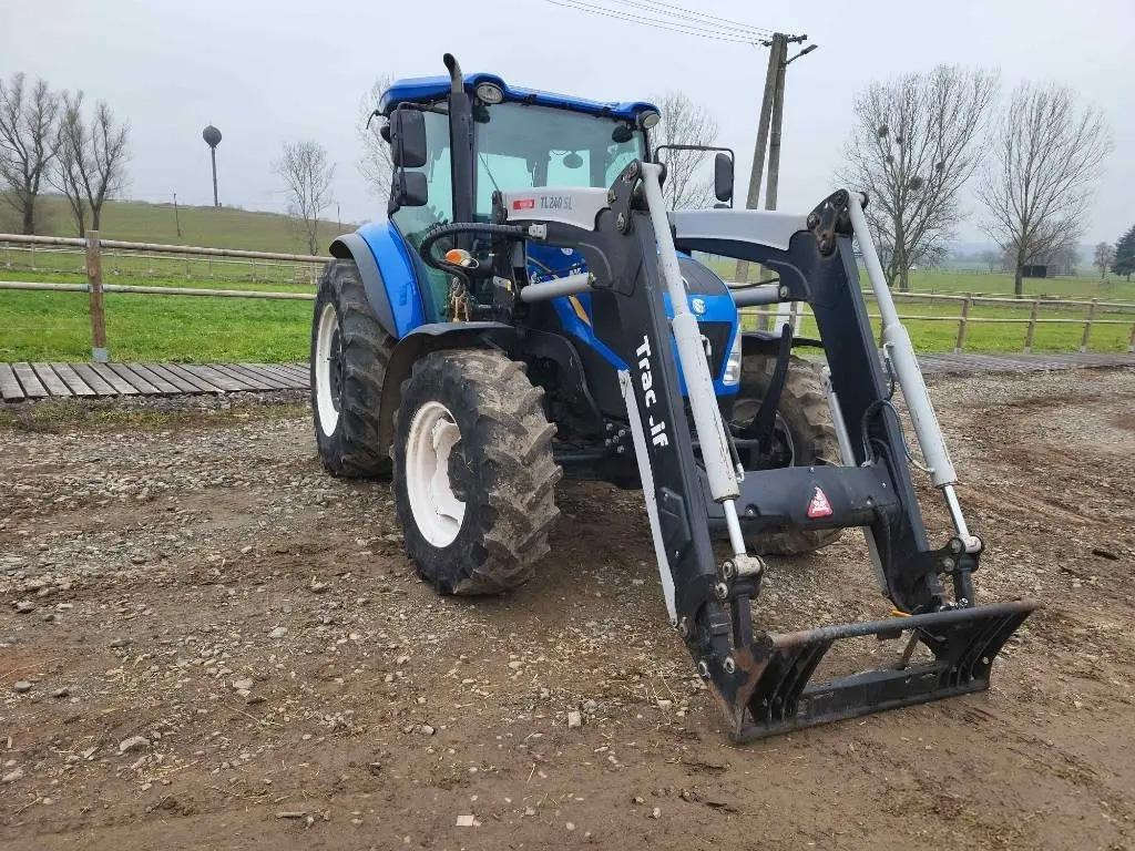 New Holand TD, 5.95, + Trac Lift TL 240 SL - Traktors: foto 3 New Holand TD, 5.95, + Trac Lift TL 240 SL - Traktors: foto 3
