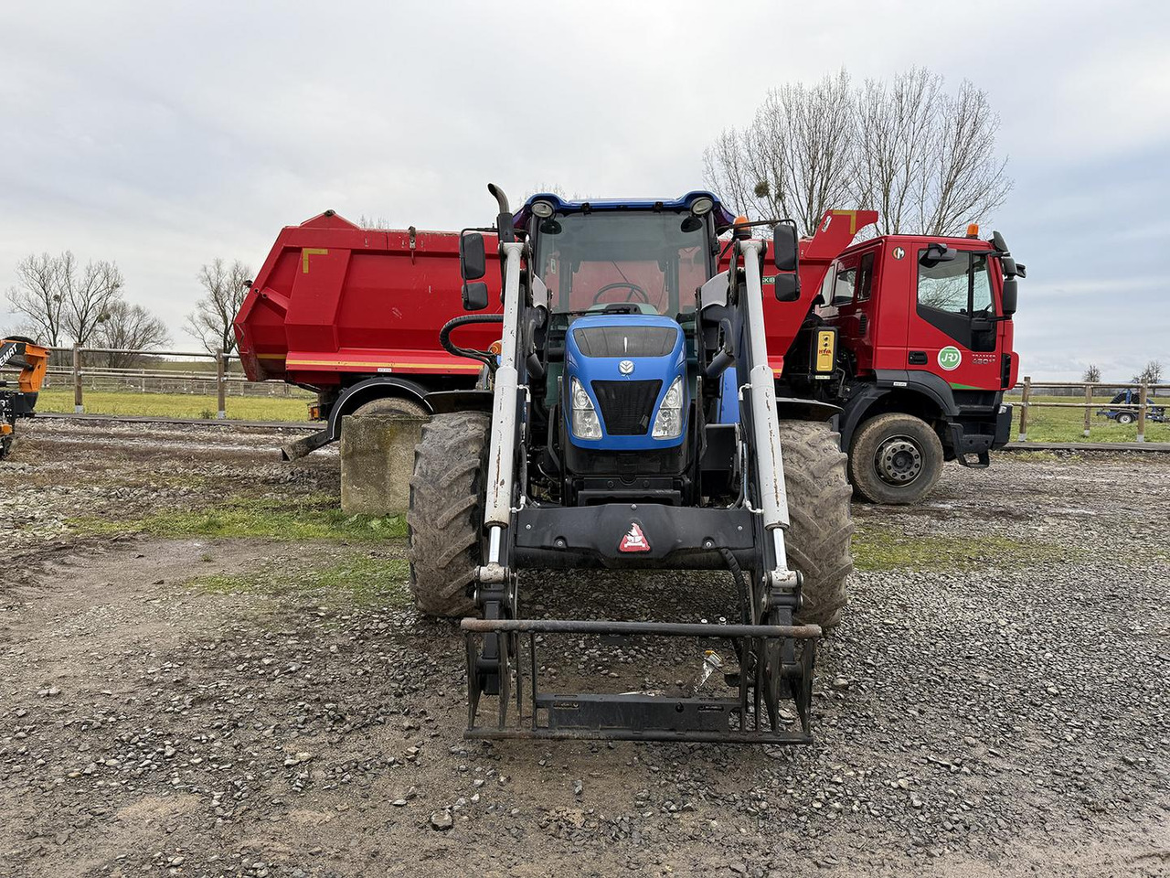 New Holand TD, 5.95, + Trac Lift TL 240 SL - Traktors: foto 4 New Holand TD, 5.95, + Trac Lift TL 240 SL - Traktors: foto 4