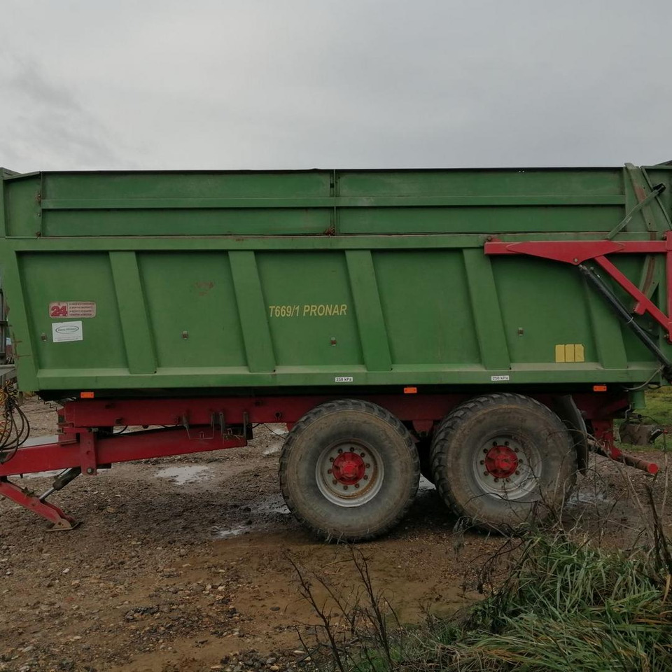 Pronar T, Traktorový náves, 669/1 - Lauksaimniecības piekabe-pašizgāzējs: foto 1 Pronar T, Traktorový náves, 669/1 - Lauksaimniecības piekabe-pašizgāzējs: foto 1