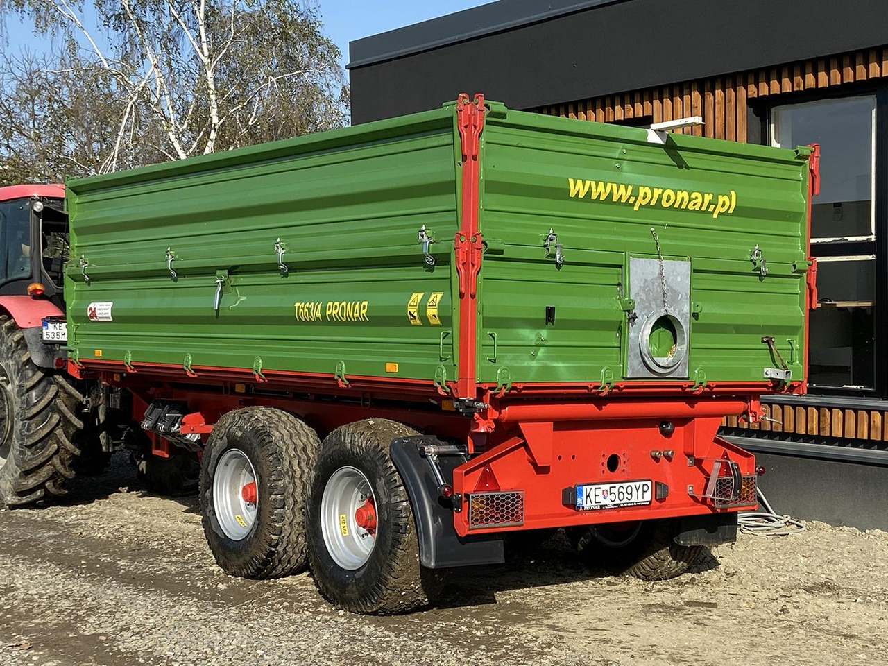 Pronar T, Traktorový náves + šnek, 663/4 - Lauksaimniecības piekabe-pašizgāzējs: foto 3 Pronar T, Traktorový náves + šnek, 663/4 - Lauksaimniecības piekabe-pašizgāzējs: foto 3