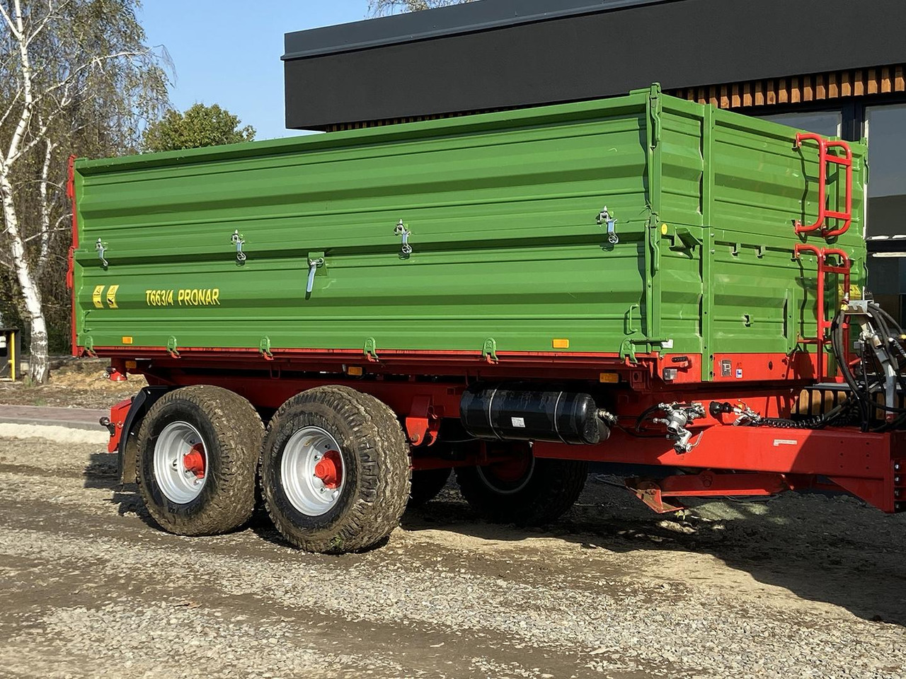 Pronar T, Traktorový náves + šnek, 663/4 - Lauksaimniecības piekabe-pašizgāzējs: foto 5 Pronar T, Traktorový náves + šnek, 663/4 - Lauksaimniecības piekabe-pašizgāzējs: foto 5