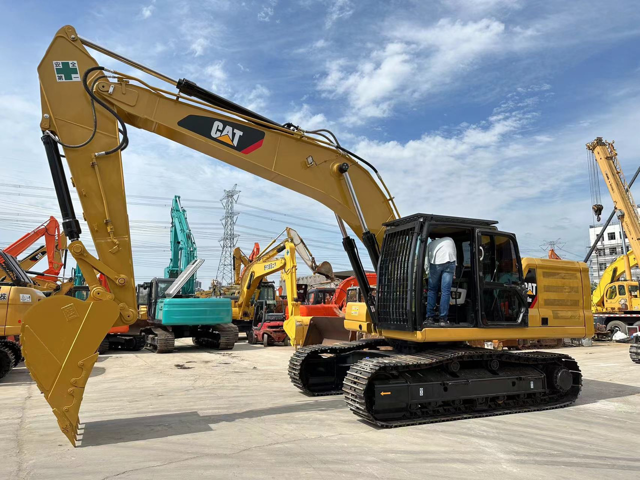 CATERPILLAR 330GC Used cat 330GC excavator - Kāpurķēžu ekskavators: foto 1 CATERPILLAR 330GC Used cat 330GC excavator - Kāpurķēžu ekskavators: foto 1