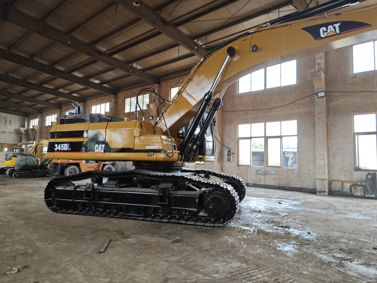 CATERPILLAR 345B - Kāpurķēžu ekskavators: foto 3 CATERPILLAR 345B - Kāpurķēžu ekskavators: foto 3