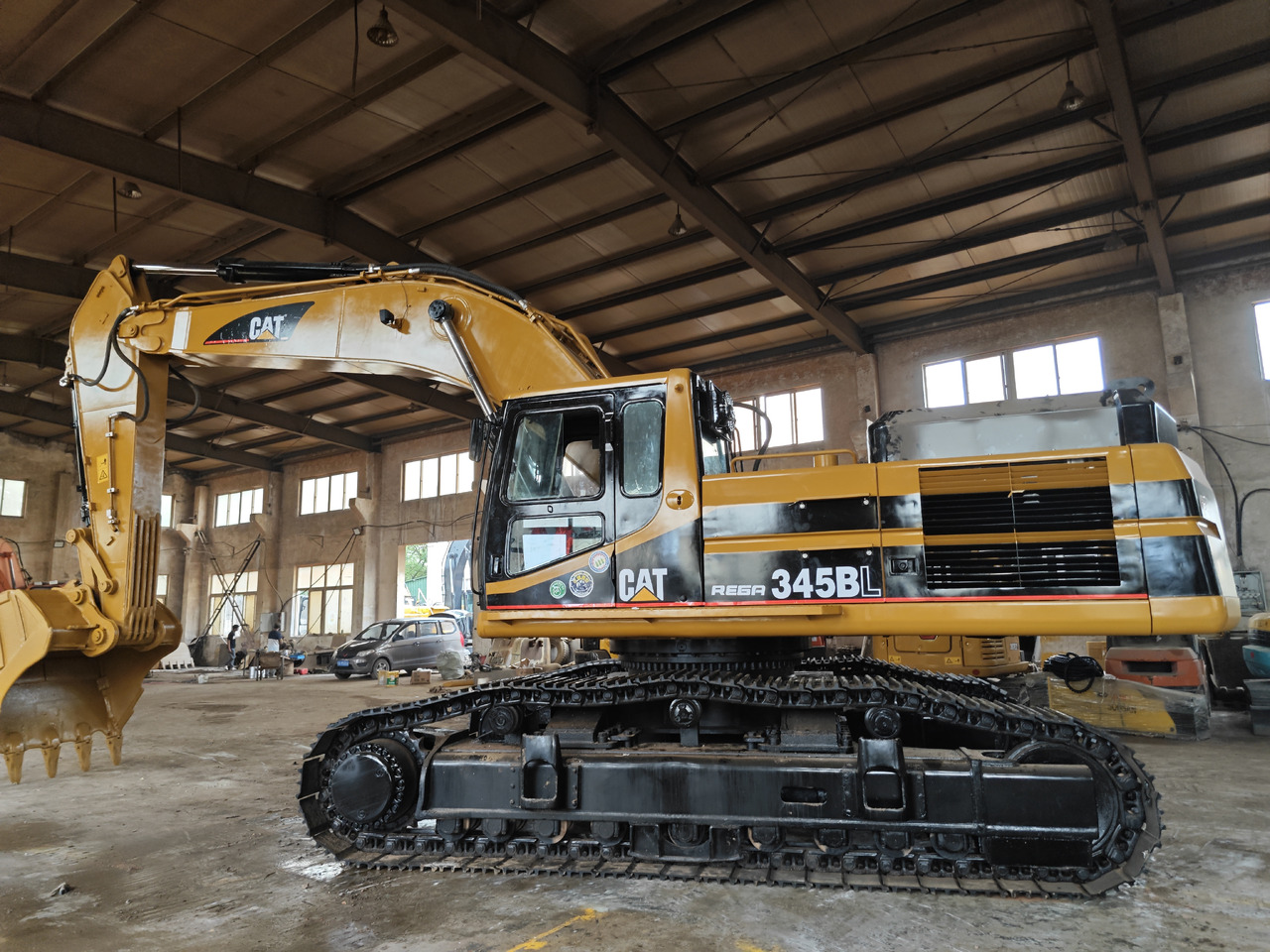 CATERPILLAR 345B - Kāpurķēžu ekskavators: foto 1 CATERPILLAR 345B - Kāpurķēžu ekskavators: foto 1