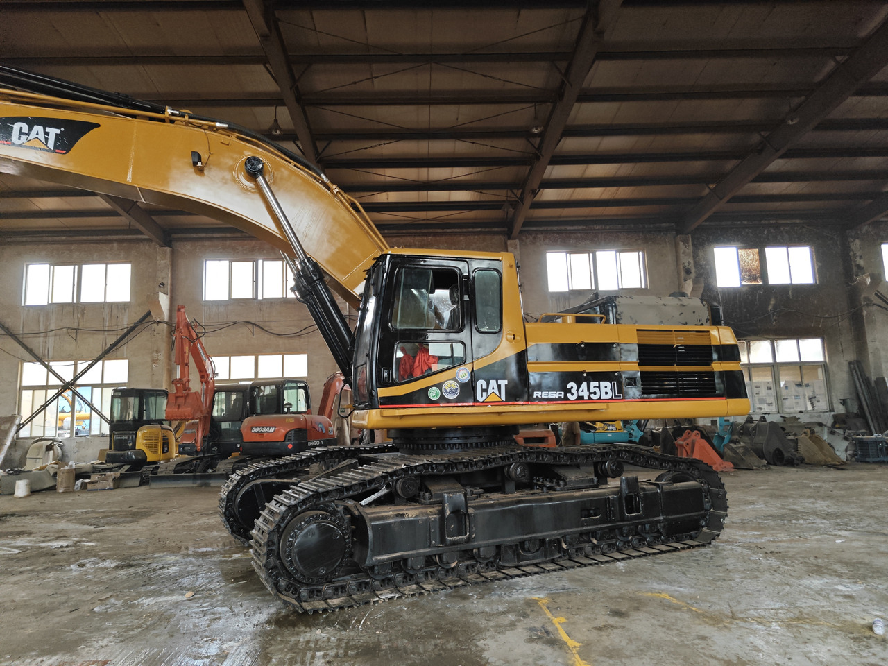 CATERPILLAR 345B Used cat 45ton excavator - Kāpurķēžu ekskavators: foto 1 CATERPILLAR 345B Used cat 45ton excavator - Kāpurķēžu ekskavators: foto 1