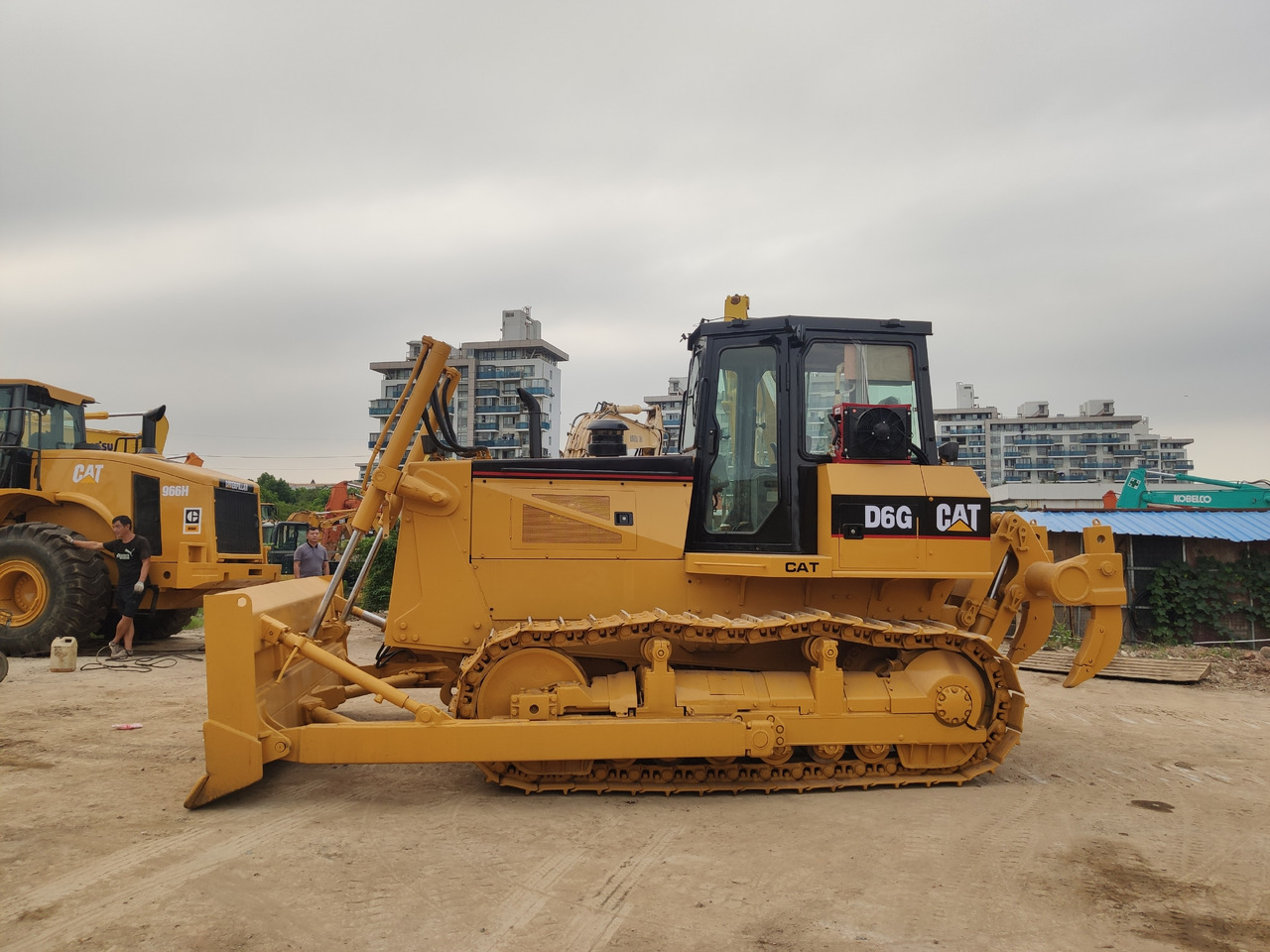 CATERPILLAR D6G Used bulldozer - Buldozers: foto 1 CATERPILLAR D6G Used bulldozer - Buldozers: foto 1