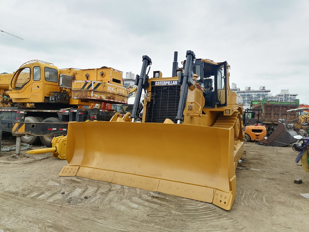CATERPILLAR D8R - Buldozers: foto 2 CATERPILLAR D8R - Buldozers: foto 2