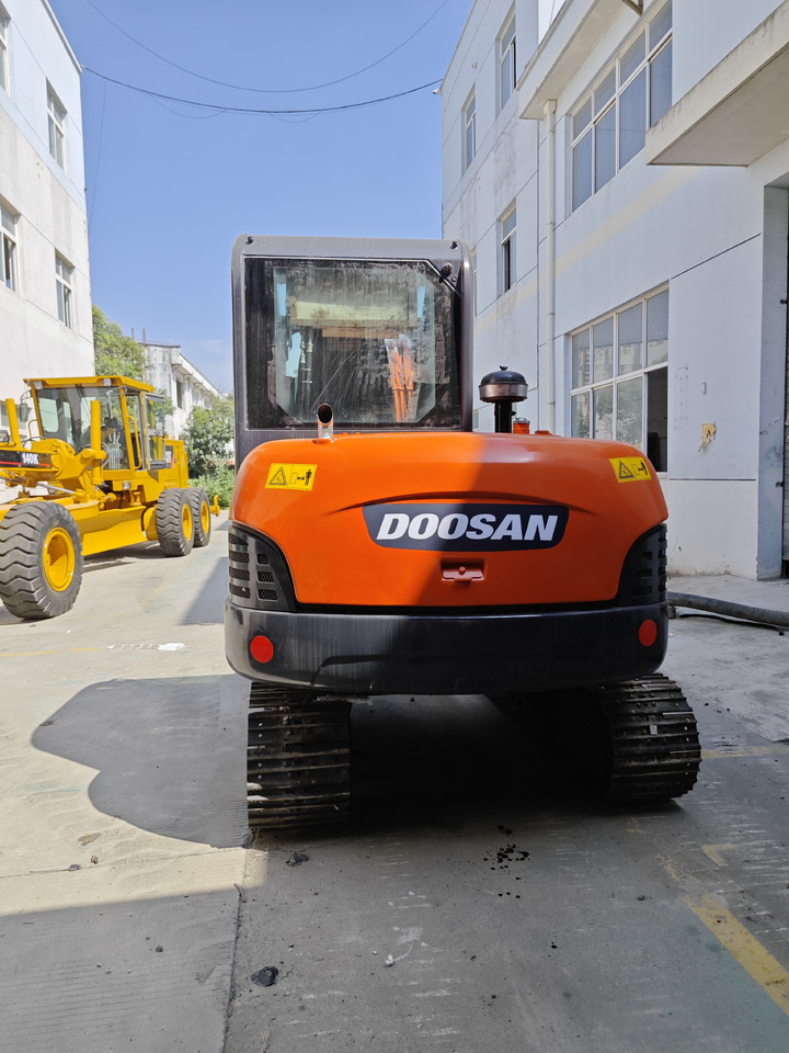 Doosan DH60 - Mini-ekskavators: foto 4 Doosan DH60 - Mini-ekskavators: foto 4